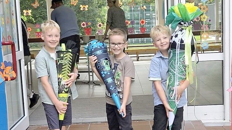 Tjabe Berends, Matz Krummen und Hanno Neeland. Die drei Freunde wurden in der Grundschule Holtermoor eingeschult.