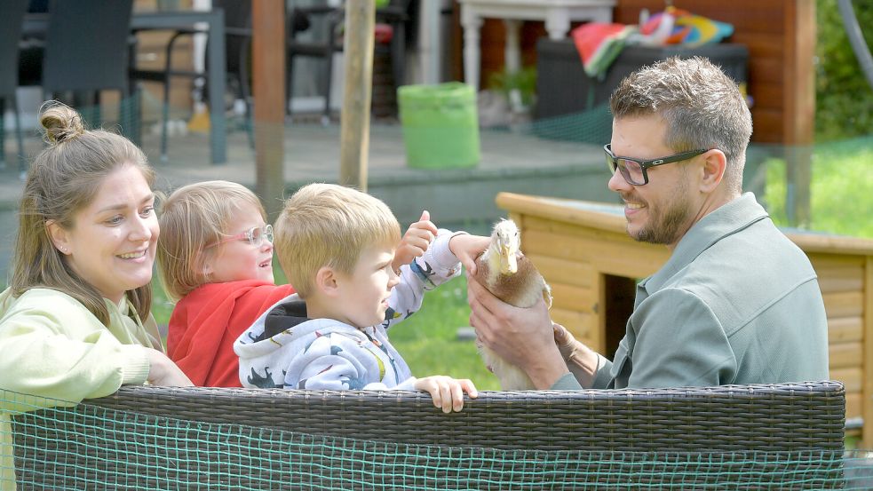 Viel Zeit verbringen die Herrnbergers mit ihren Kindern im Garten. Foto: Klaus Ortgies/Archiv