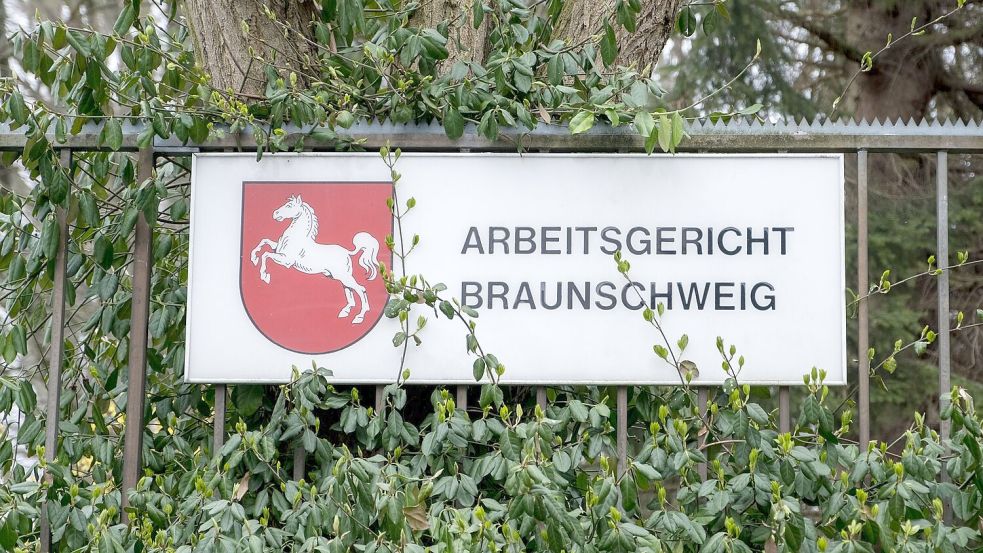 Das Arbeitsgericht Braunschweig hat eine Klage der AfD-nahen Arbeitnehmerorganisation Zentrum auf Zugang zum Werk der VW-Tochter Volkswagen Group Services in Isenbüttel abgewiesen. (Symbolbild) Foto: Peter Steffen/dpa
