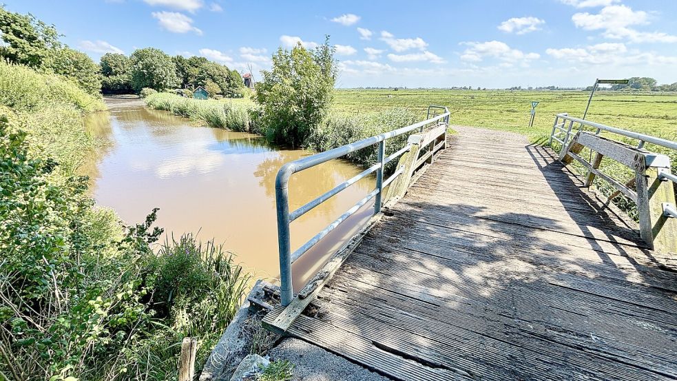 Die Brücke am Wynhamster Kolk ist marode und soll erneuert werden. Foto: Klaus Ortgies