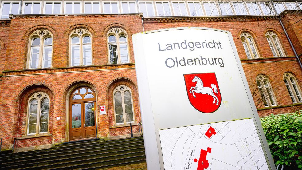 Ein Anwalt aus Ostfriesland war in einen Millionenbetrug verwickelt. Das Urteil des Landgerichts Oldenburg hat Bestand. Symbolfoto: Sina Schuldt/DPA/Archiv