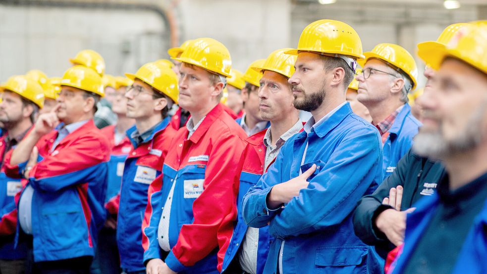 Für Tausende Mitarbeiter der Meyer Werft in Papenburg geht es um die Zukunft. Foto: Hauke-Christian Dittrich/dpa/Archiv
