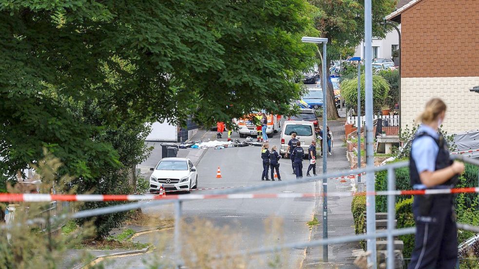 Ein Toter und ein Verletzter nach Schüssen in Menden. Foto: Alex Talash/dpa