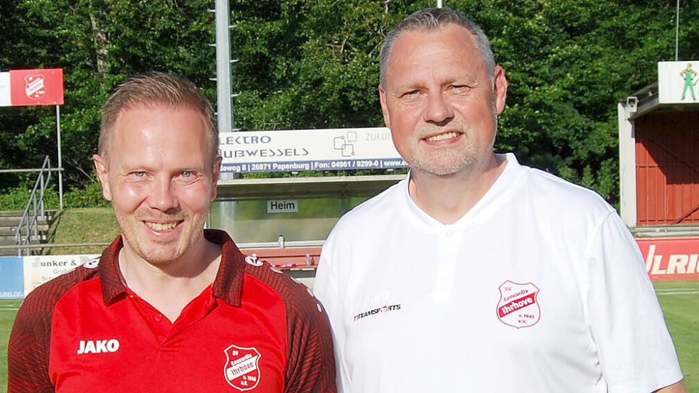 Die Trainer Christian van Hoorn (links) und Detlef Brinkmann freuen sich über einen starken Saisonstart. Foto: Reemts