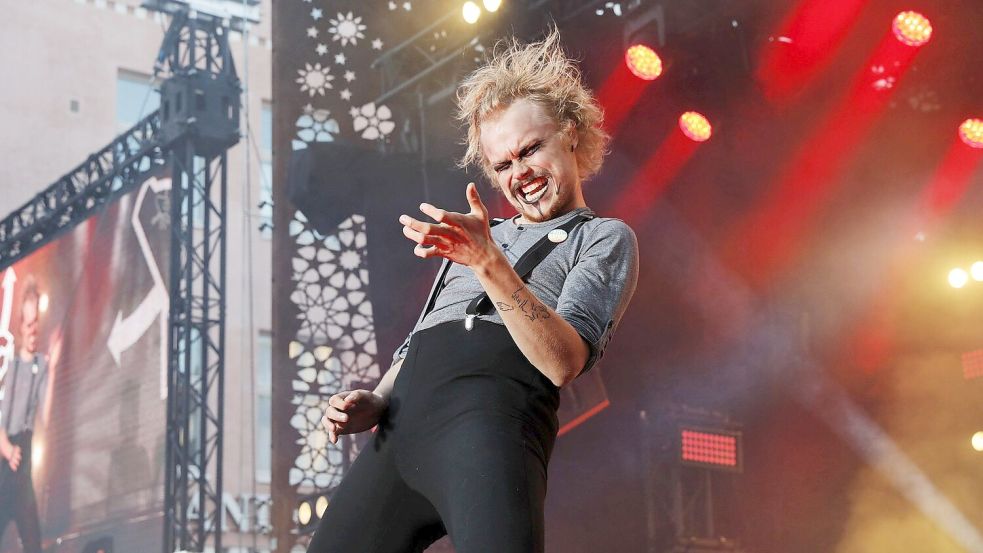 Heimsieg: Erstmals seit 25 Jahren gewinnt ein Finne die Luftgitarren-Weltmeisterschaft. Foto: Eeva Riihelä/Lehtikuva/dpa