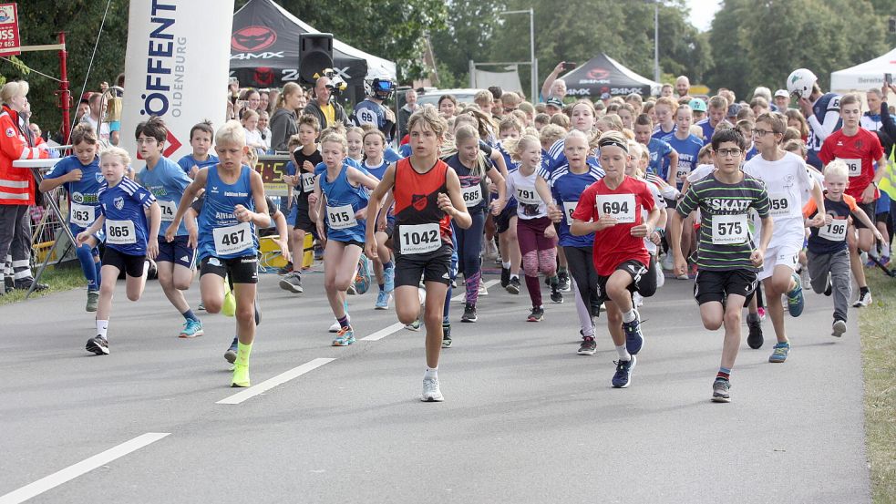 Auch viele Nachwuchsläufer gingen beim Hafenfestlauf an den Start. Foto: Hans Passmann