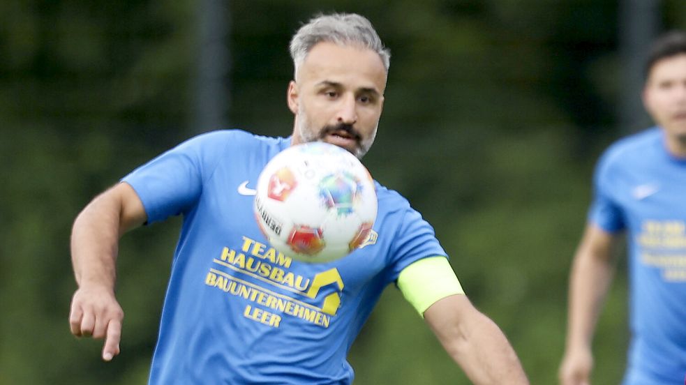 Erhan Colak führte Germania als Kapitän aufs Feld. Foto: Jens Doden/Emden