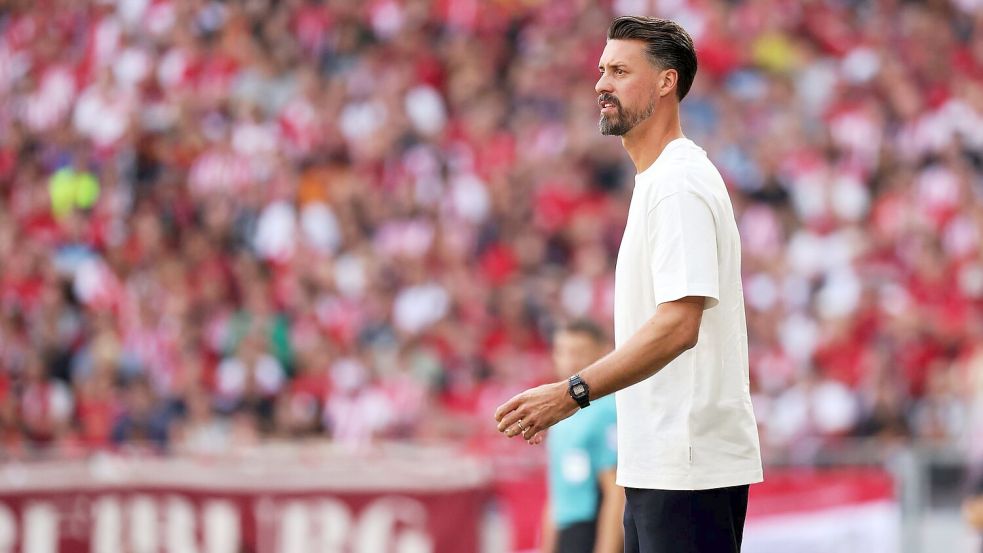 Erstes Bundesligaspiel als Trainer: Sandro Wagner. Foto: Philipp von Ditfurth/dpa
