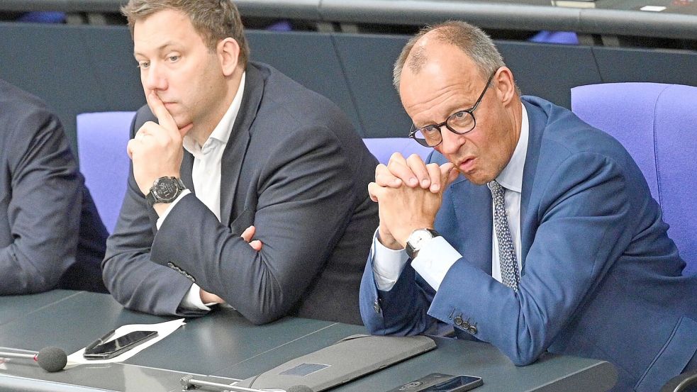 Sollten dringen einmal die Köpfe zusammenstecken: SPD-Chef Lars Klingbeil (links) und CDU-Chef Friedrich Merz. Foto: Niklas Treppner