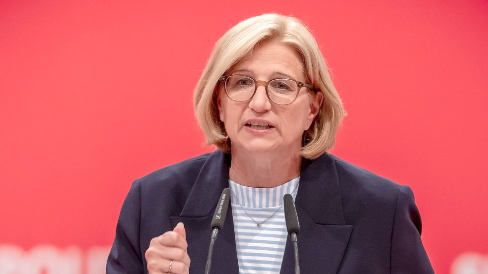Rehlinger stellt sich hinter den SPD-Chef. (Archivbild) Foto: Michael Kappeler/dpa