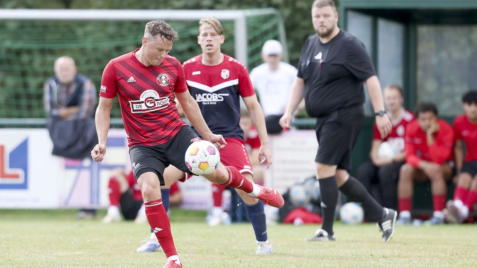 Der VfB Uplengen mischt ganz oben an der Tabellenspitze der Ostfrieslandliga mit. Fotos: Doden/Emden