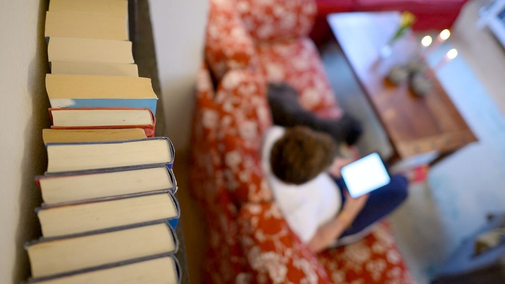 Leseclubs werden immer beliebter - analog und digital. (Symbolbild) Foto: Robert Michael/dpa