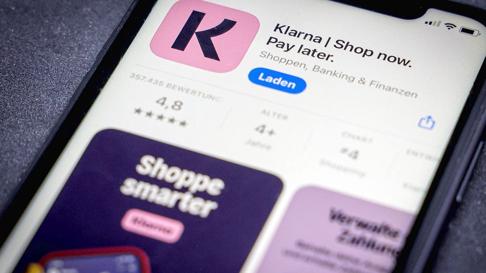Die App ist schnell heruntergeladen und das Einkaufen im Netz wird dadurch leicht gemacht. Doch mit der Option, offene Rechnungen später zu bezahlen, kann man schnell den Überblick verlieren und Schulden aufbauen. Foto: IMAGO / Rüdiger Wölk