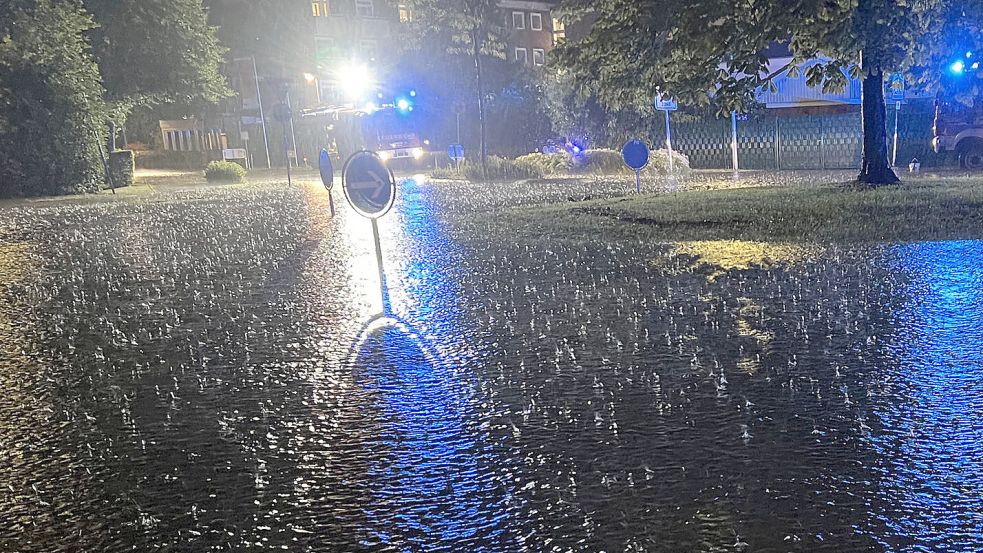 Wenn viel Regen fällt, dann kommt es auch an der Einmündung der Königstraße zur Papenburger Straße in Flachsmeer zu Entwässerungsproblemen. Foto: Symbolbild/Archiv