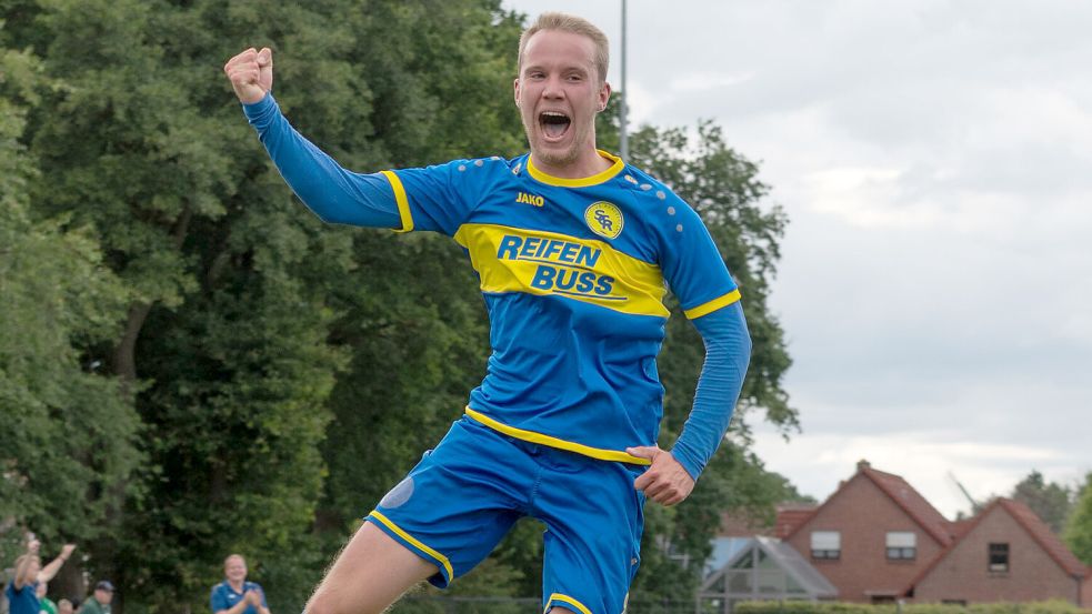 Simon Fennen – hier nach dem dem 3:0 – war der SCR-Held des Tages. Fotos: Heiner Lohmann
