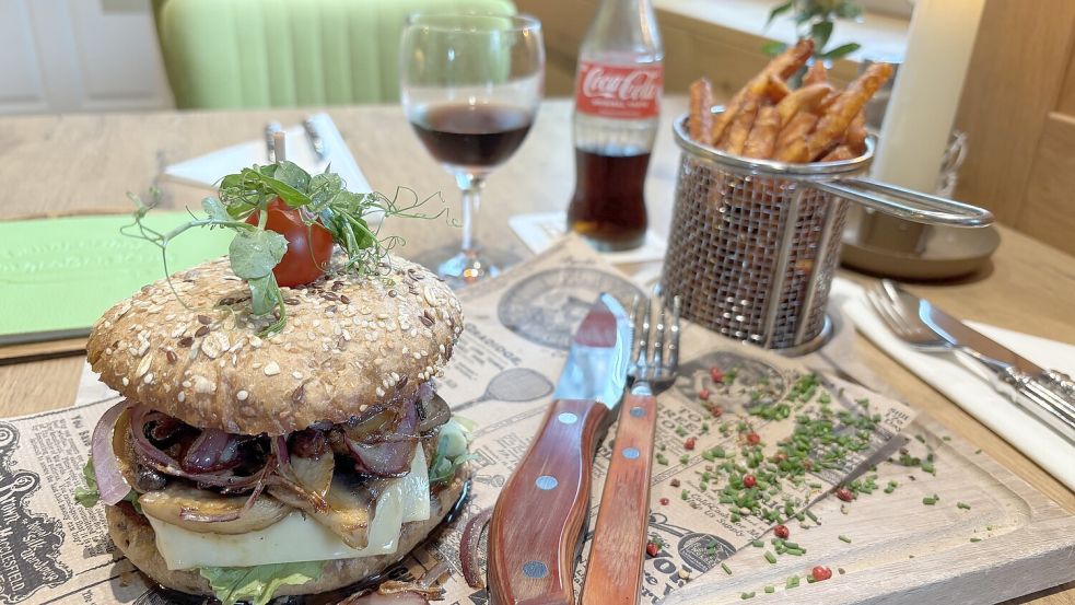 Macht auch optisch was her: Den Umami-Burger mit vielen Pilzen habe ich als Hauptgang bestellt. Fotos: Lotta Groenendaal