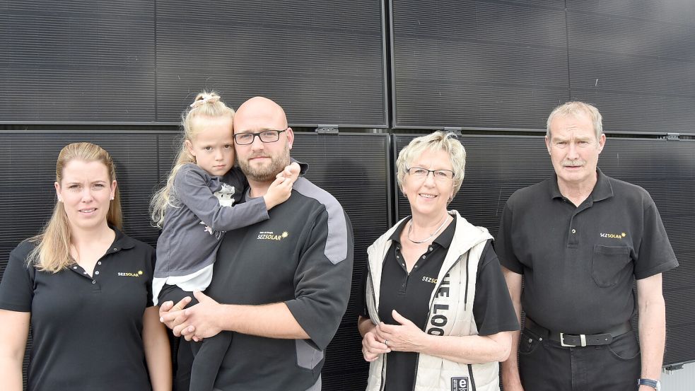 Angelina (von links), Tim mit Fiona sowie Ilona und Gerwin Schulte freuen sich auf den Tag der offenen Tür am Samstag, 6. September - und auf viele Besucher. Foto: Prins