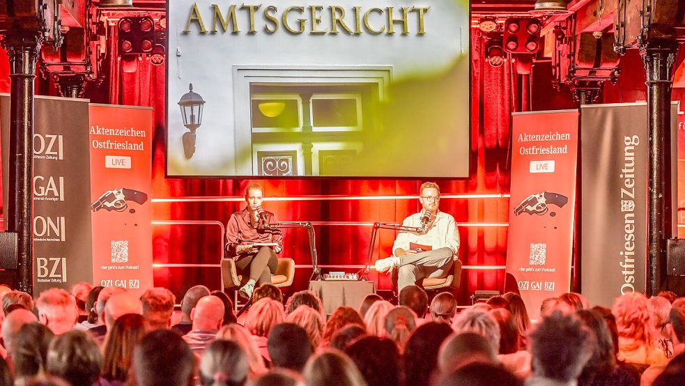 Rund 270 Gäste verfolgten im Leeraner Zollhaus die zweite Live-Aufzeichnung von „Aktenzeichen Ostfriesland“. Foto: Ortgies