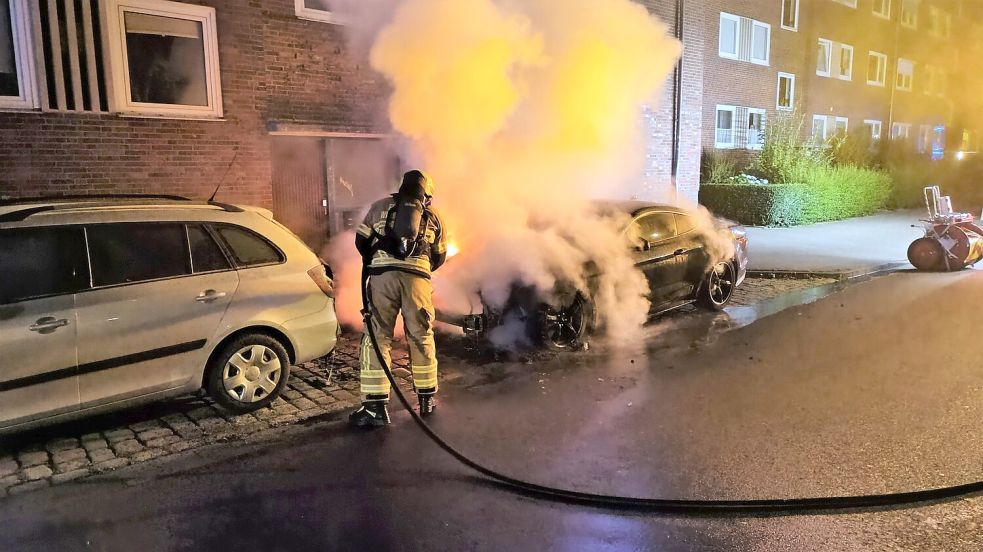 In den vergangenen Monaten haben in Wilhelmshaven mehrfach unter anderem Autos gebrannt. Foto: Feuerwehr