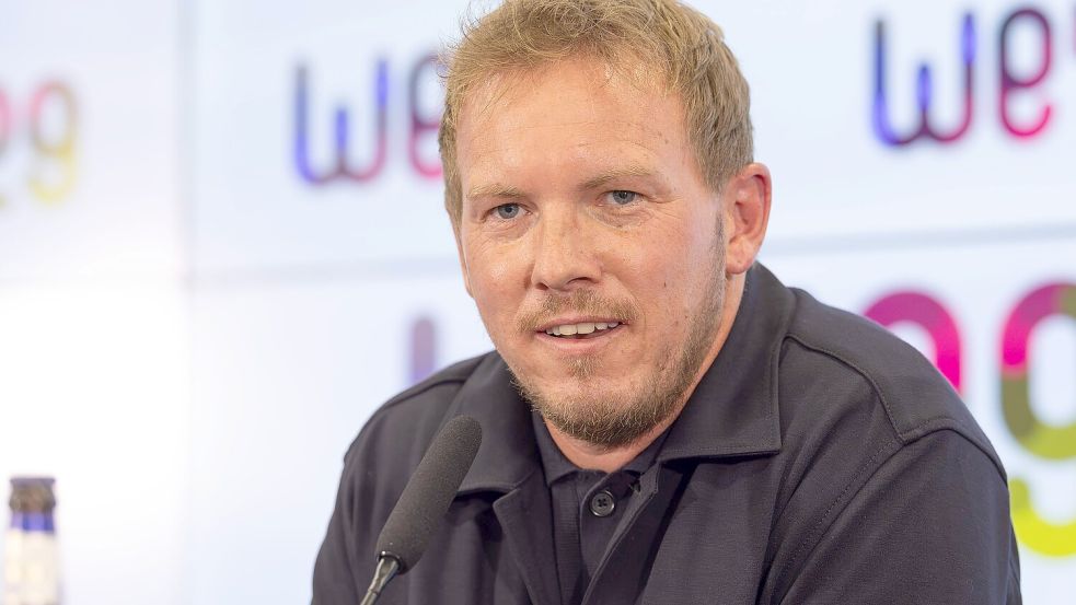 Bei einer Pressekonferenz gab Bundestrainer Julian Nagelsmann seine 23 Spieler für die kommende Länderspielpause bekannt. Foto: IMAGO / Jürgen Kessler