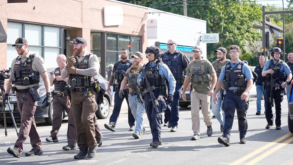 Auf einem Gewehr des Täters soll nach Regierungsangaben „Tötet Donald Trump“ gestanden haben. Foto: Abbie Parr/AP/dpa