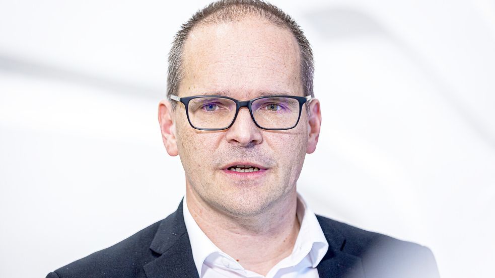 Seit 100 Tagen im Amt: Niedersachsens Wirtschaftsminister Grant Hendrik Tonne (SPD) warnt davor, sich in Pessimismus einzuigeln. Foto: DPA/Moritz Frankenberg