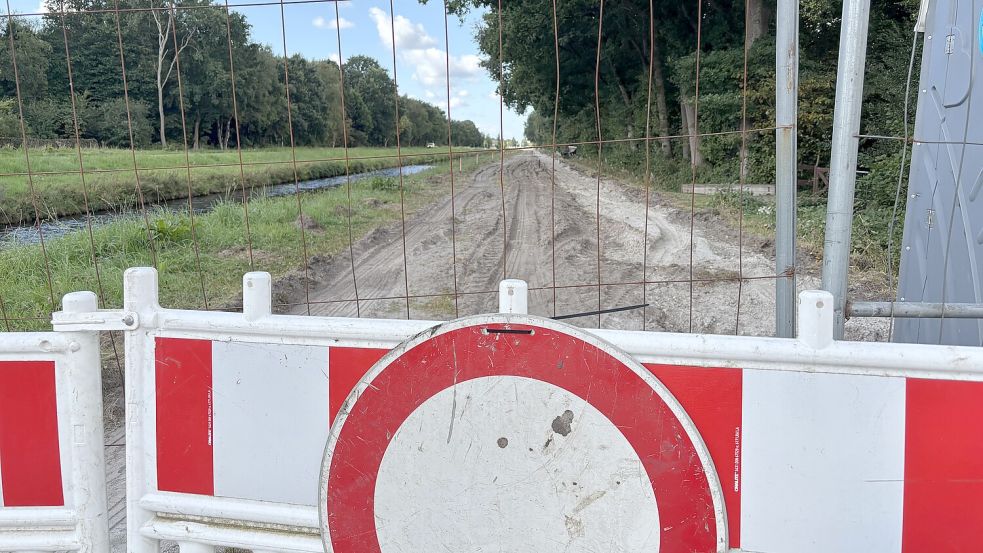 Ein Teil der Uferstraße am Nordgeorgsfehnkanal wird ausgebaut. Foto: Lars Löschen
