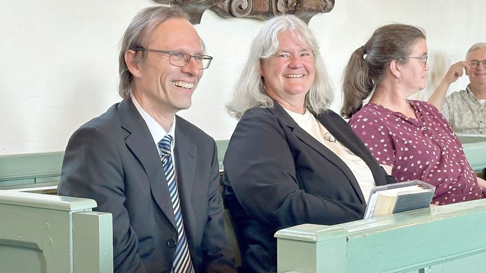 Rund 100 Besucherinnen und Besucher erlebten einen Gottesdienst voller Nostalgie. Thomas Lindner und Kirchenkreiskantorin Heike Kieckhöfel (Mitte) freuen sich über eine so gute Resonanz. Foto: Andreas Engel