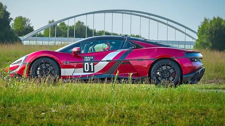 Mit dem Supersportwagen Yangwang „U9 Track Edition“ hat der deutsche Profirennfahrer Marc Basseng einen neuen Weltrekord für Elektrofahrzeuge aufgestellt. Foto: BYD