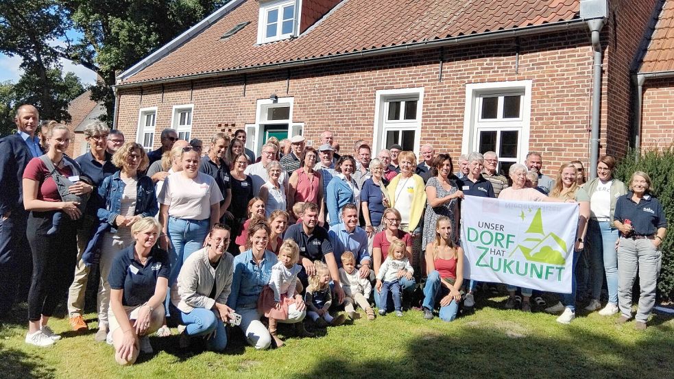 Am 20. August 2025 besuchte die Jury beim Landesentscheid das Dorf Backemoor. Nun hat der Ort in der Gemeinde Rhauderfehn Grund zum Jubeln. Foto: Clarissa Scherzer