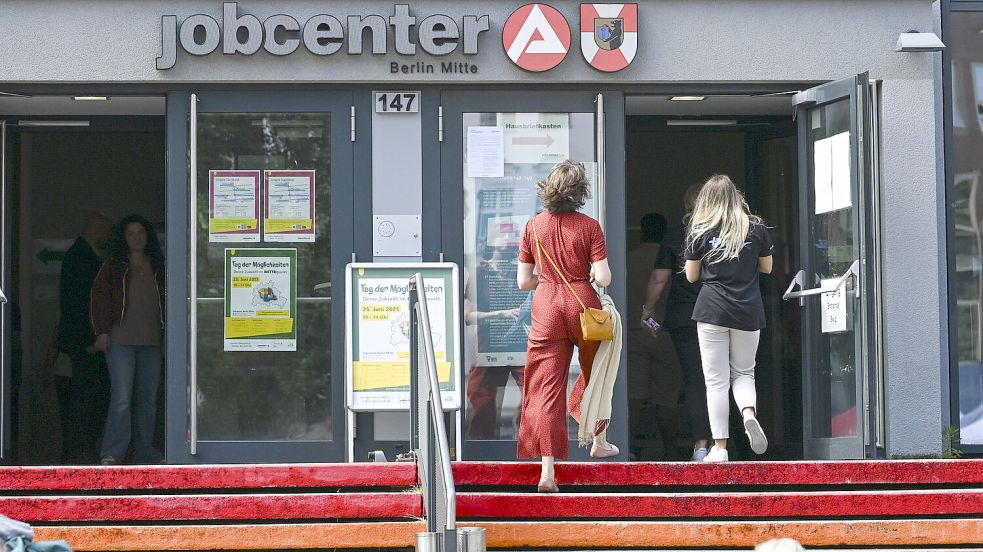 Das Bürgergeld soll 2026 nicht angehoben werden. Dabei wäre eine Erhöhung angemessen. Foto: dpa/Jens Kalaene