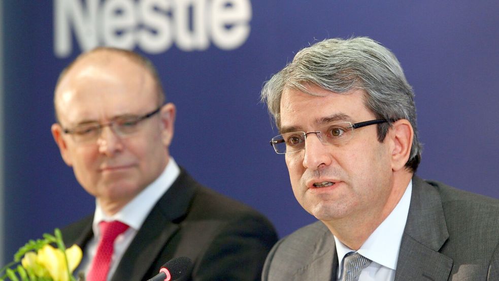 Der entlassene Nestle-Manager Laurent Freixe (rechts) - hier auf einer Pressekonferenz 2012 Foto: Jens Büttner/dpa