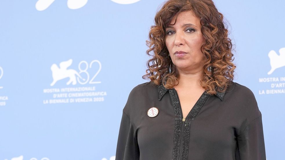 Regisseurin Kaouther Ben Hania („The Voice of Hind Rajab“) bei den Filmfestspielen von Venedig. Foto: Scott A Garfitt/Invision/AP/dpa