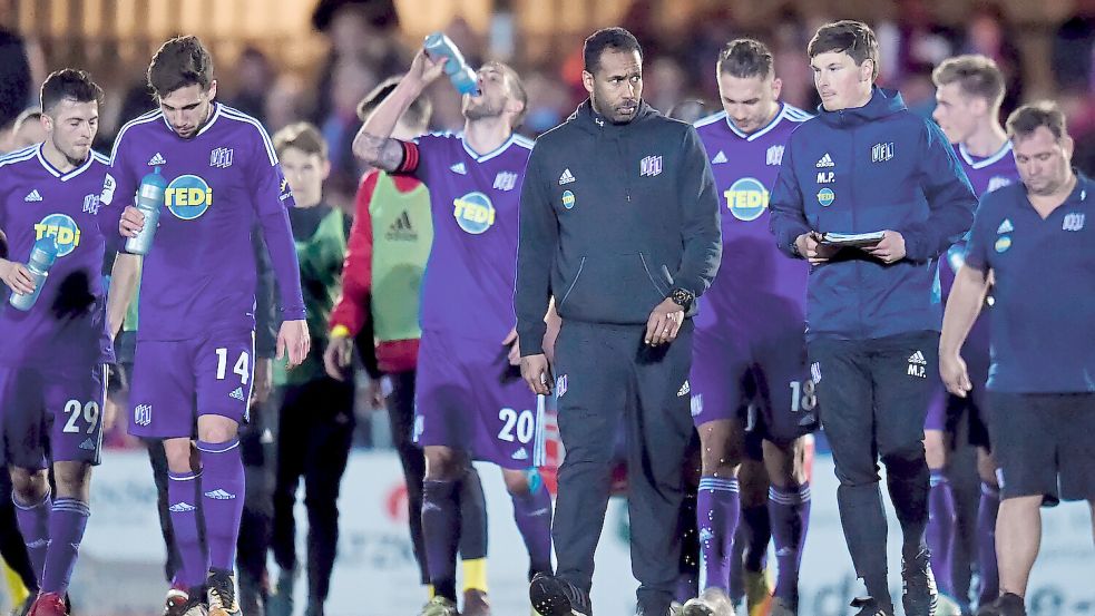 Eine bittere Niederlage im Elfmeterschießen: In seiner ersten Saison (2017/18) als Cheftrainer schied Daniel Thioune mit dem VfL bei der SV Drochtersen/Assel aus. Foto: osnapix