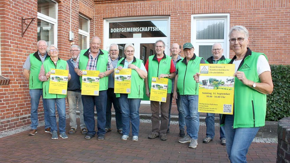 Der Vorstand des Vereins „Dorfgemeinschaft Elisabethfehn“ und das Organisationsteam bereiten die 17. Auflage des Brauchtums- und Handwerkermarktes in Elisabethfehn vor und hoffen auf viele Besucher. Foto: Hans Passmann