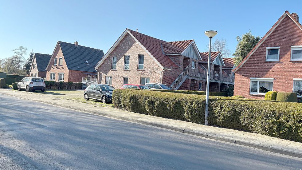 EIn Mehrfamilienhaus (Mitte) war ein Grund dafür, dass 2017 Anwohner, Verwaltung und Politik aktiv wurden. Foto: Jonas Bothe/Archiv