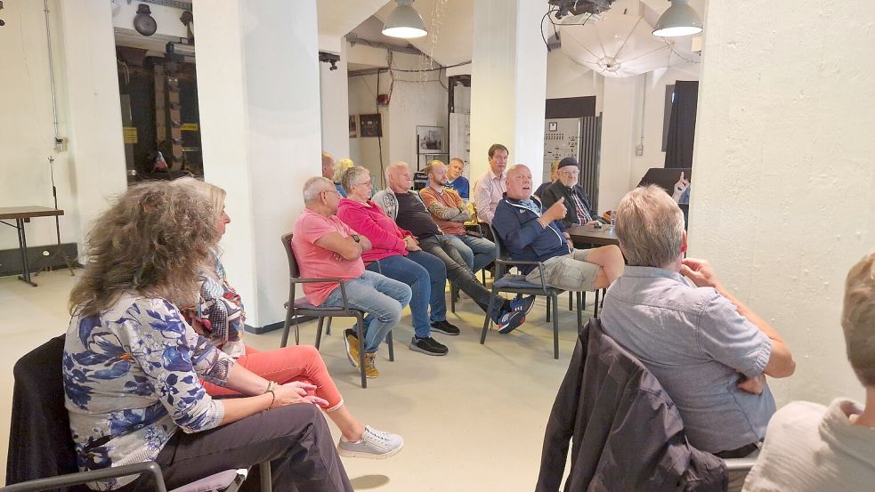 Etwa 30 Teilnehmer waren zu dem Diskussions-Abend gekommen, zu der die Interessengemeinschaft Hafenentwicklung Weener eingeladen hatte. Foto: Tatjana Gettkowski
