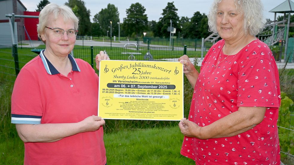 Sie freuen sich auf das Jubiläumskonzert (von links): 2. Vorsitzende und Chorleiterin Brigitte Willms und die Vorsitzende Anna Nee. Foto: Holger Weers