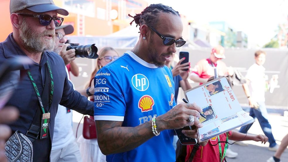 Immer im Blickpunkt der Fans: Lewis Hamilton. Foto: David Davies