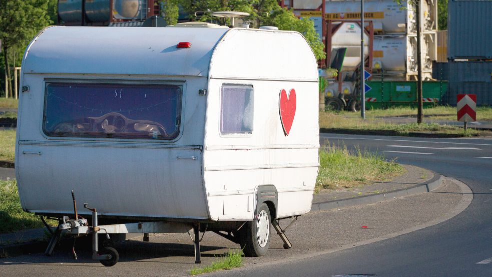 In Niedersachsen stehen aktuell 66 sogenannter Lovemobile. Was sich im Inneren abspielt, darüber tauschen sich Männer online aus. Foto: IMAGO / CHROMORANGE