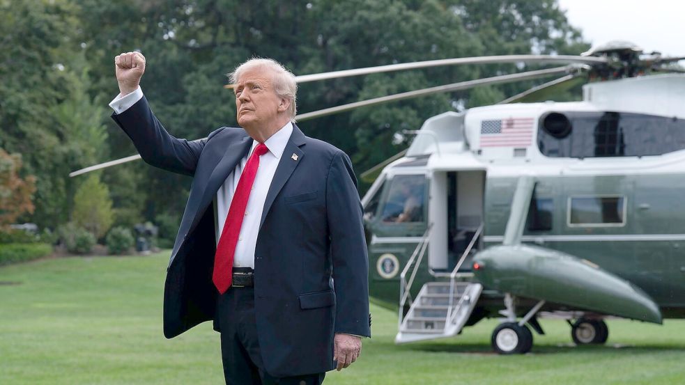 Trump spricht eine Warnung an die Hamas aus. Foto: Jose Luis Magana/FR159526 AP/AP/