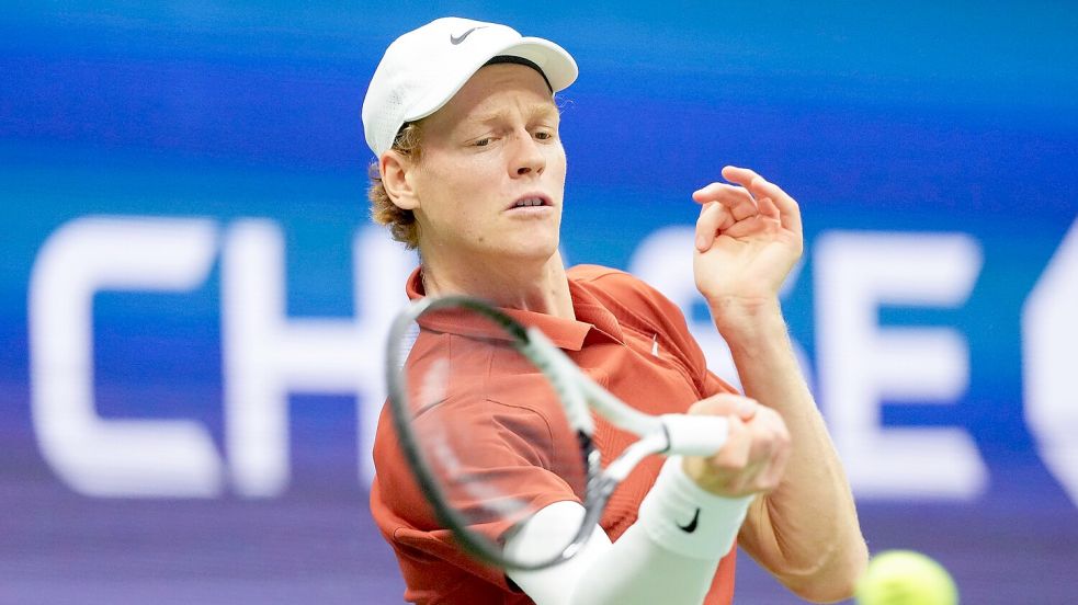 Jannik Sinner erwischte den schlechteren Satrt in das Finale der US Open. Foto: Kirsty Wigglesworth/AP/dpa