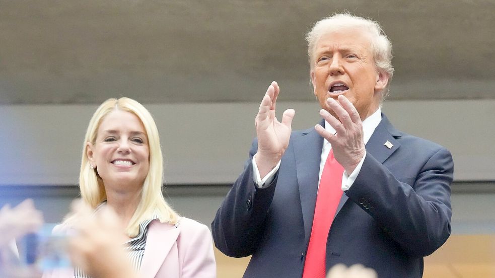 Wegen des Besuchs von Trumps waren die Sicherheitsvorkehrungen rund um das Finale verschärft. Foto: Kirsty Wigglesworth/AP/dpa