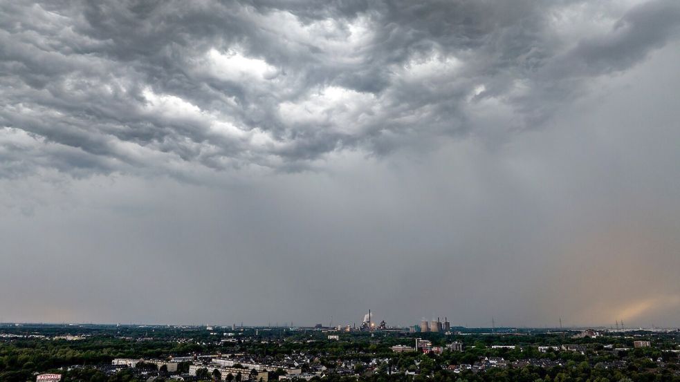 Im Westen sind heute Gewitter und Starkregen möglich. (Symbolbild) Foto: Christoph Reichwein
