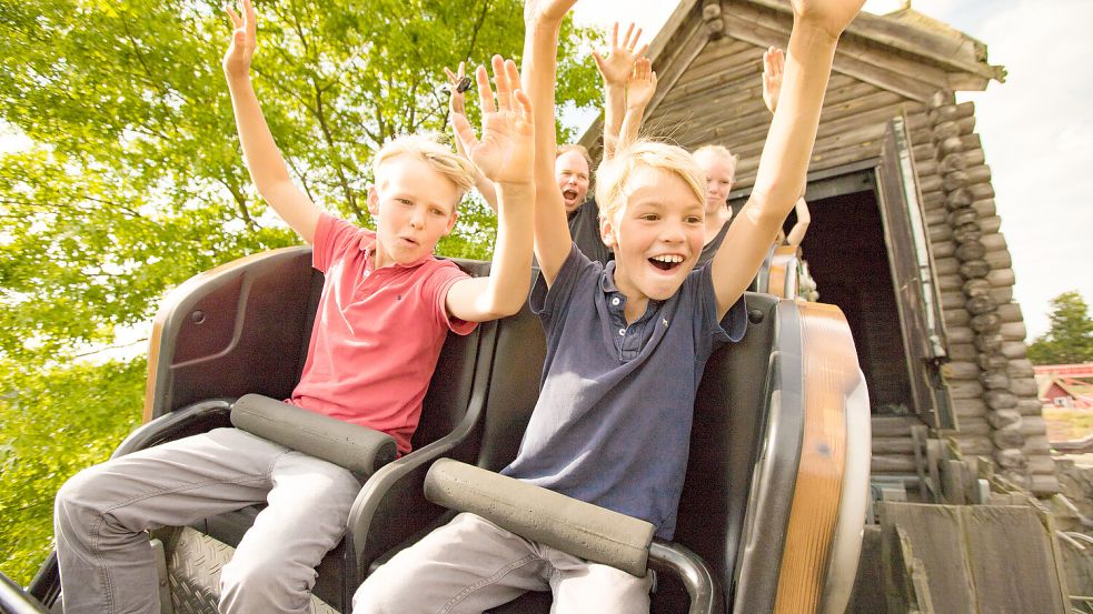 Die zahlreichen Fahrgeschäfte im Hansa-Park, wie die „Schlange von Midgard“ bieten den Gästen Nervenkitzel. Foto: HANSA-PARK Freizeit- und Familienpark GmbH & Co. KG
