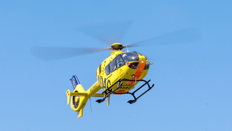 Der Fahrer des Transporters wurde mit einem Hubschrauber ins Krankenhaus gebracht. Symbolfoto: Frank Hammerschmidt/dpa