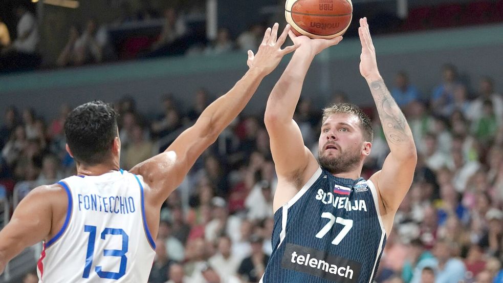 Luka Doncic müssen die deutschen Basketballer in Schach halten Foto: Sergei Grits/AP/dpa