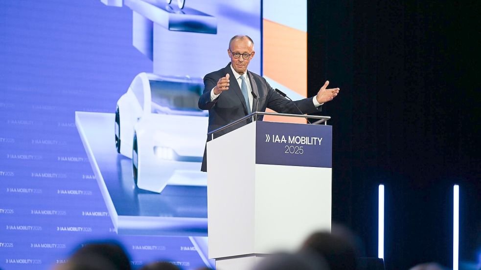 Kanzler Merz spricht bei der IAA-Eröffnung. Foto: Sven Hoppe