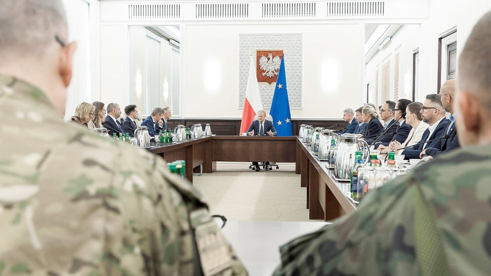 Polens Ministerpräsident Donald Tusk berief nach dem Vorfall eine außerordentliche Regierungssitzung mit Vertretern des Militärs ein. Foto: Chancellery of the Prime Ministe