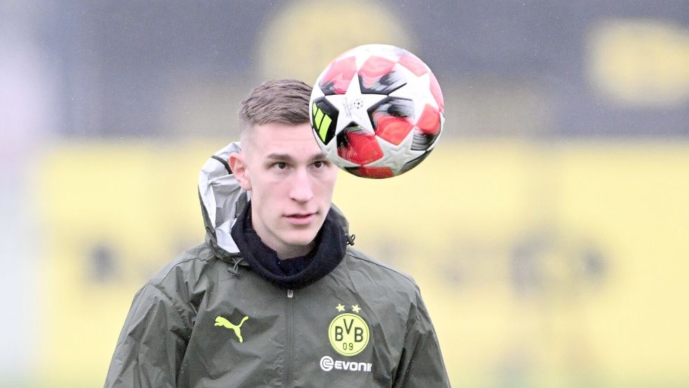 Nico Schlotterbeck ist nach mehrmonatiger Verletzungspause ins BVB-Training zurückgekehrt. (Archivbild) Foto: Federico Gambarini